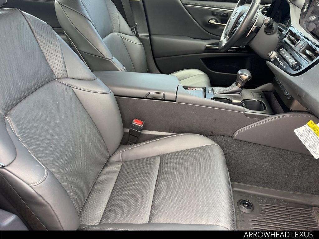 Used 2025 Lexus ES 300h w/ Premium Package FWD image 12