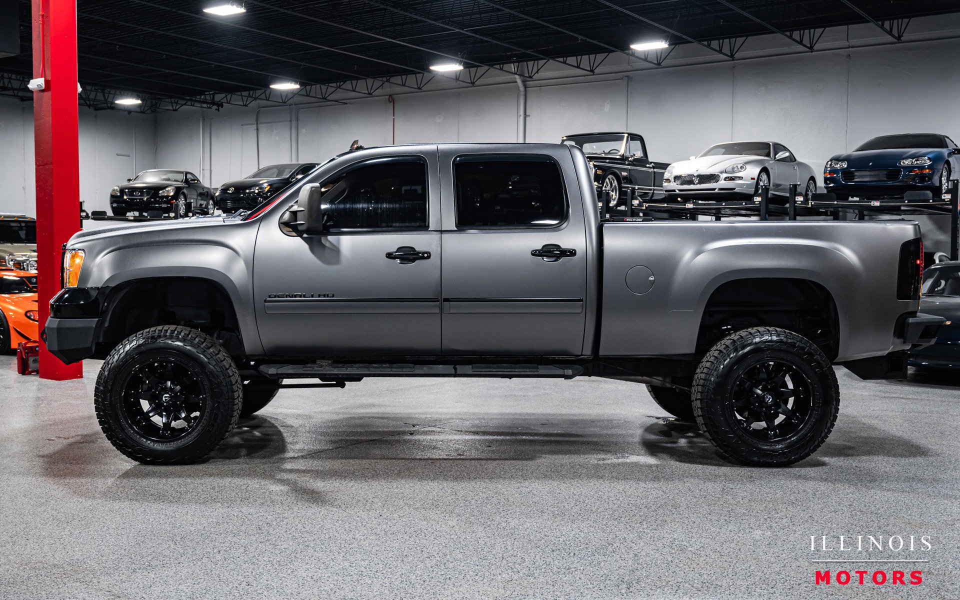 Used 2011 GMC Sierra 3500 Denali image 2
