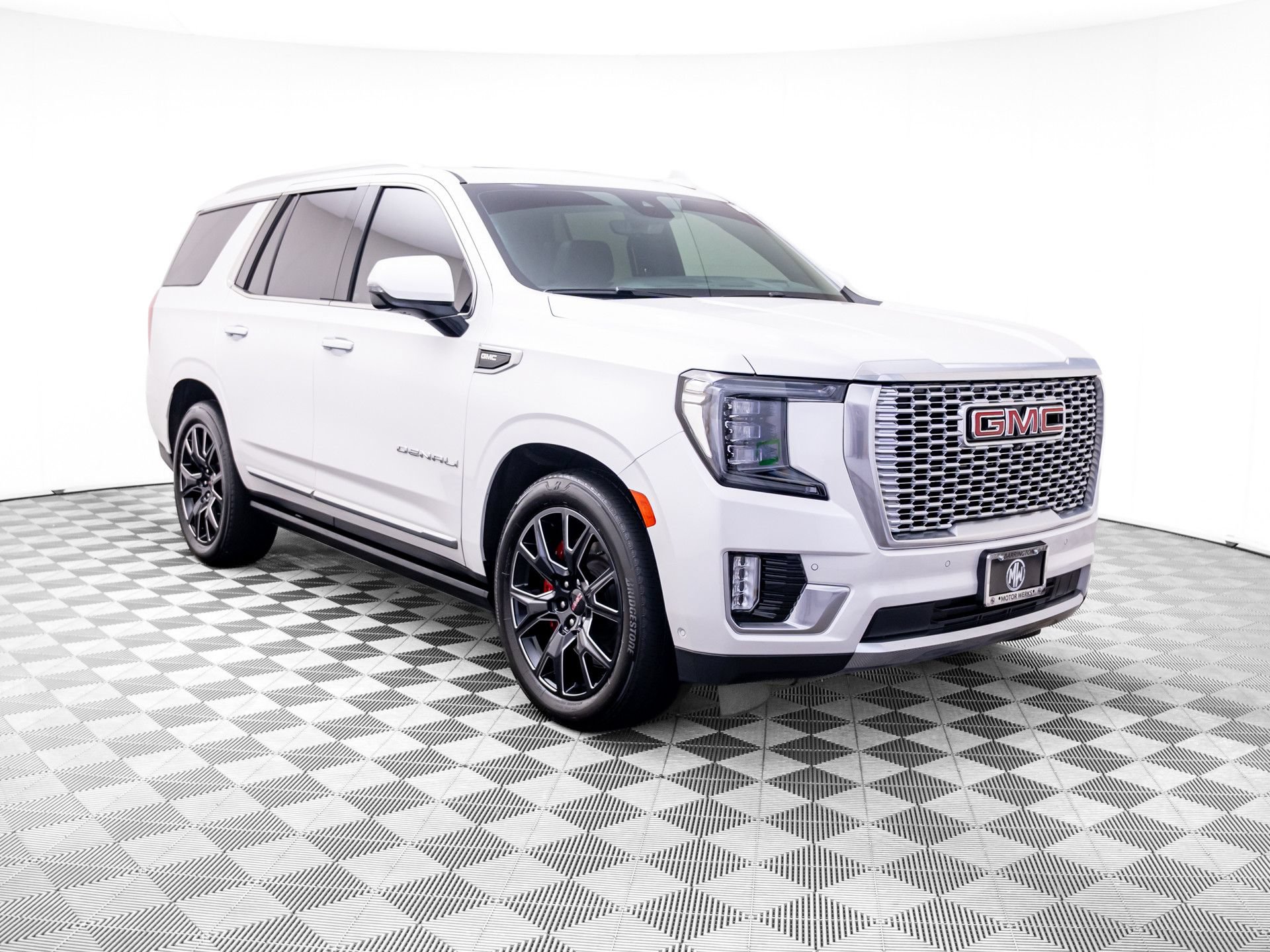 Used 2024 GMC Yukon Denali w/ Advanced Technology Package AWD/4WD image 9