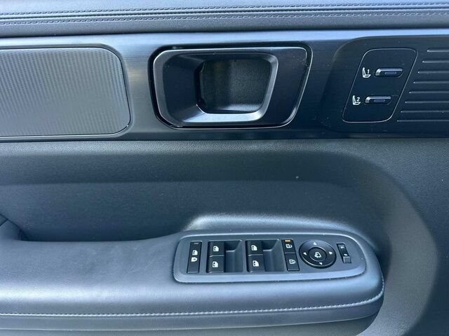 Used 2024 Hyundai Santa Fe Calligraphy FWD image 11