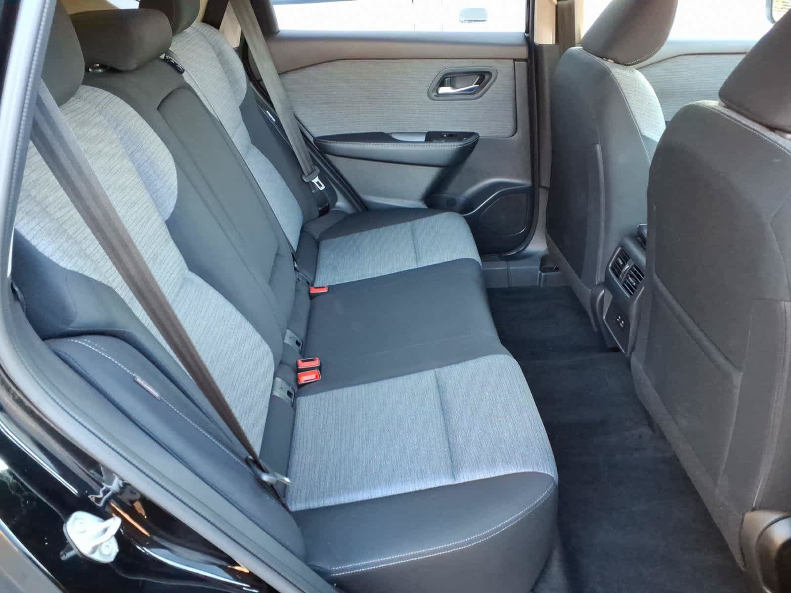 Used 2023 Nissan Rogue SV FWD image 12