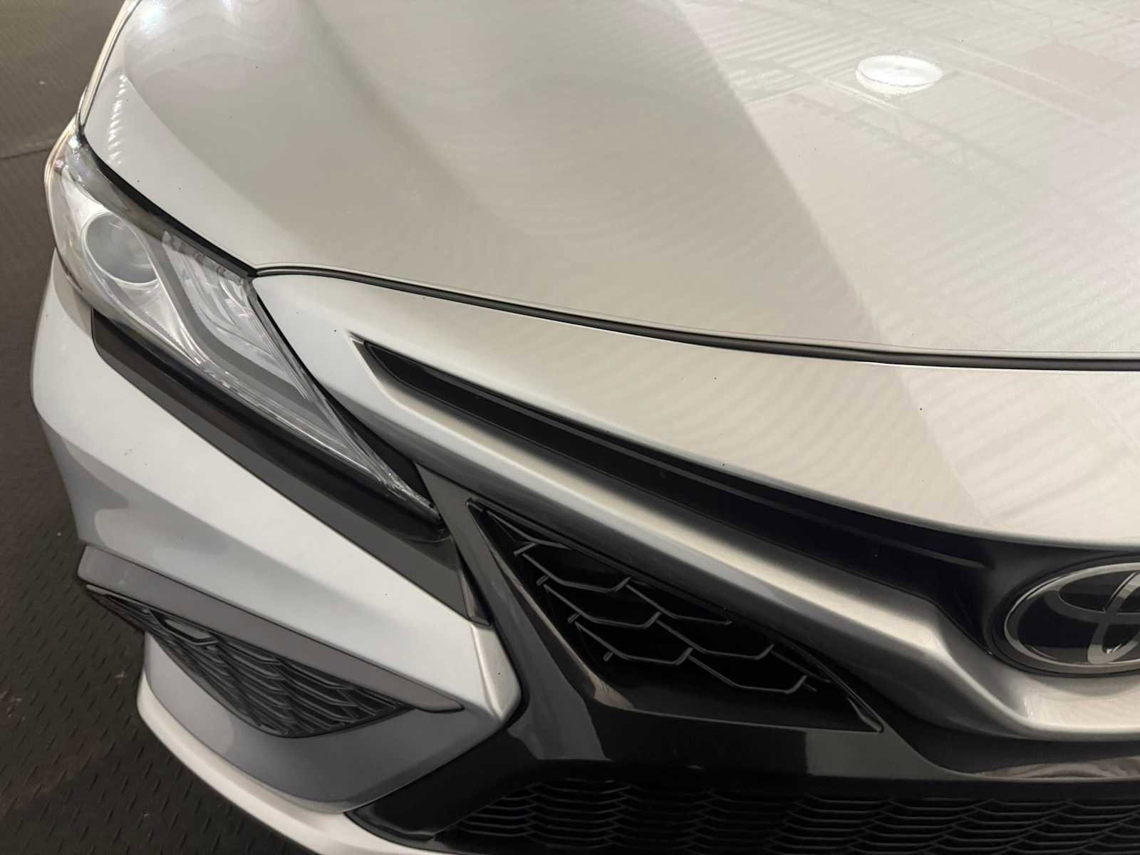 Used 2022 Toyota Camry XSE FWD image 4