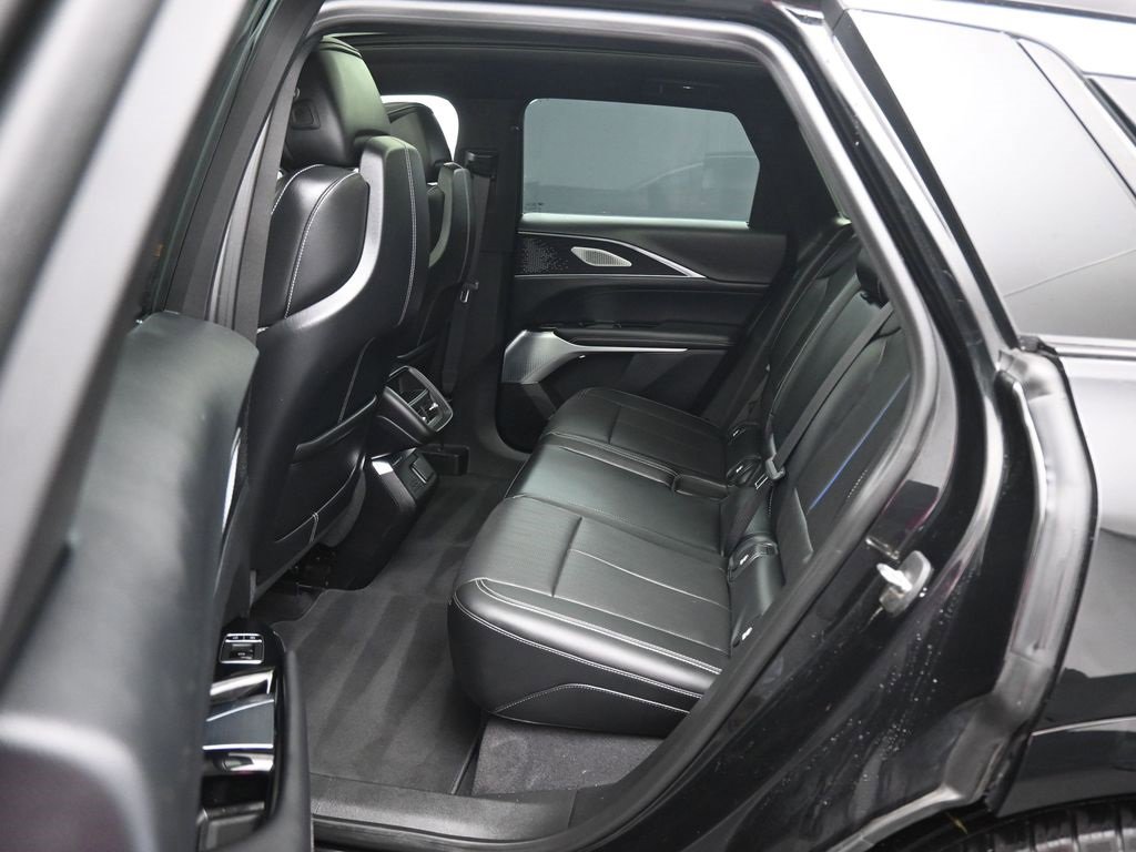 Used 2023 Cadillac Lyriq 2WD image 40