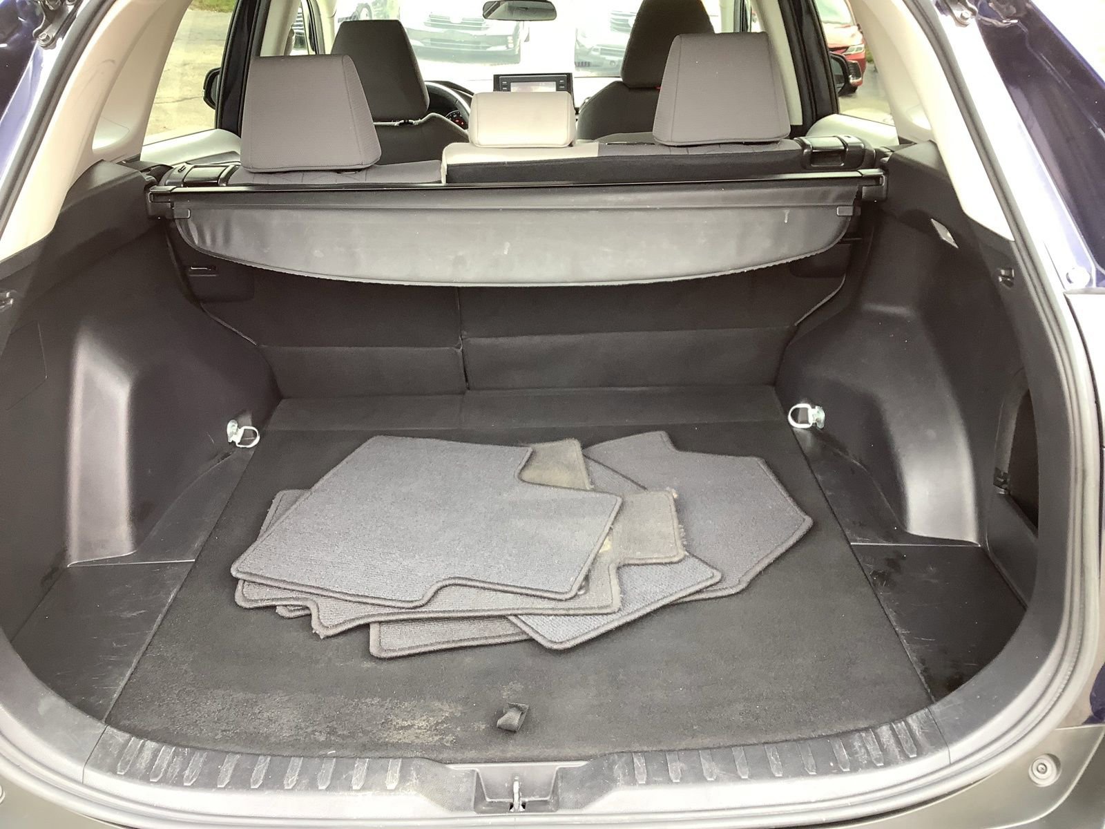 Used 2021 Toyota RAV4 XLE w/ Convenience Package image 10