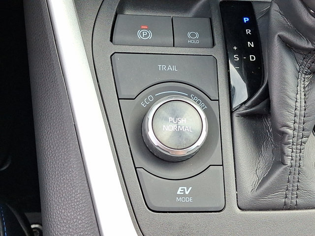 Used 2025 Toyota RAV4 XSE w/ Weather Package AWD/4WD image 23