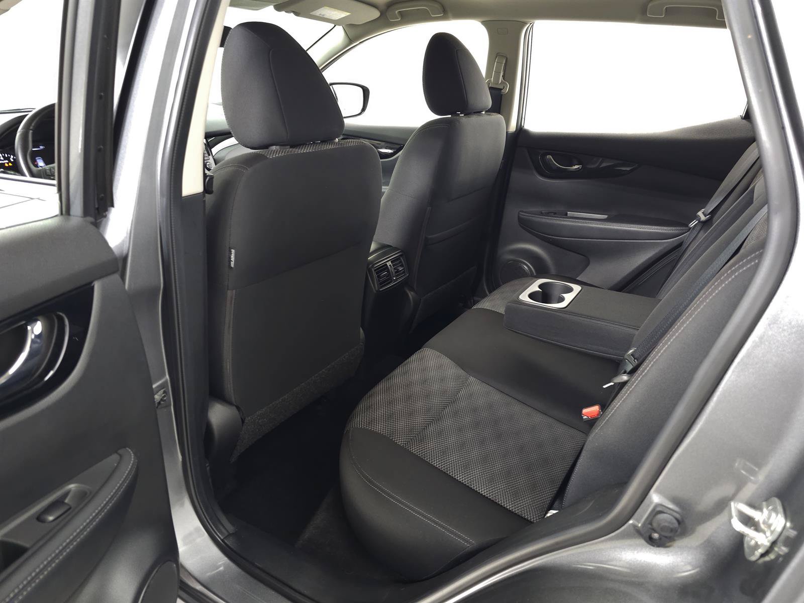 Used 2018 Nissan Rogue Sport SV w/ SV Technology Package AWD/4WD image 30
