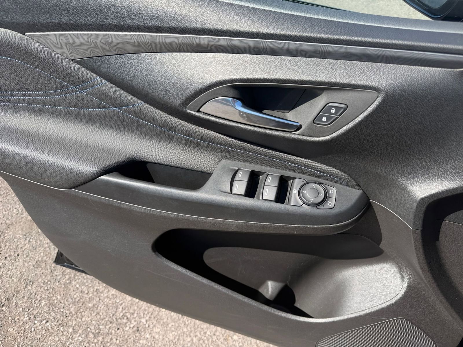 Used 2025 Buick Envista Sport Touring image 18