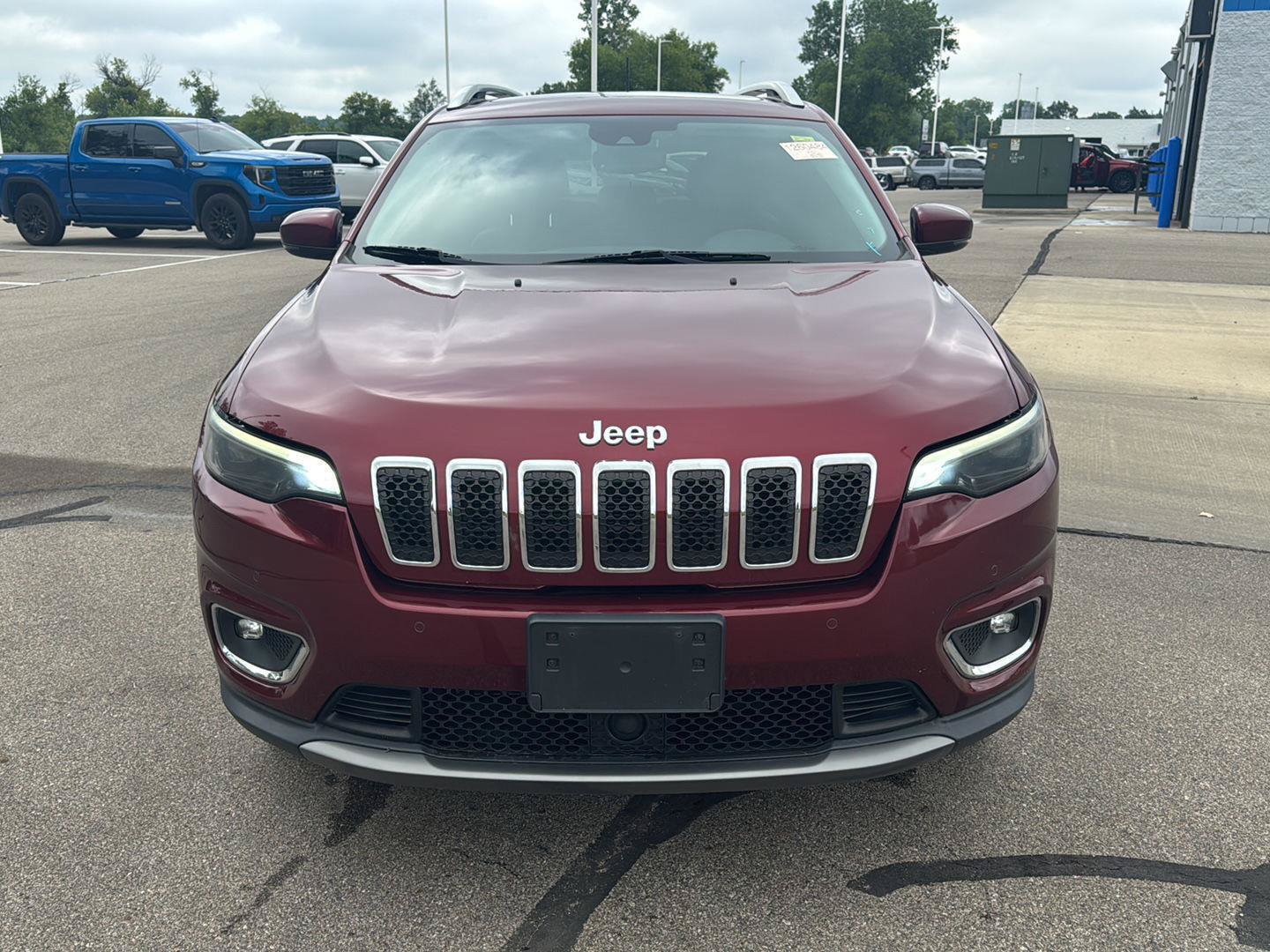 Used 2019 Jeep Cherokee Limited w/ Luxury Group AWD/4WD image 8