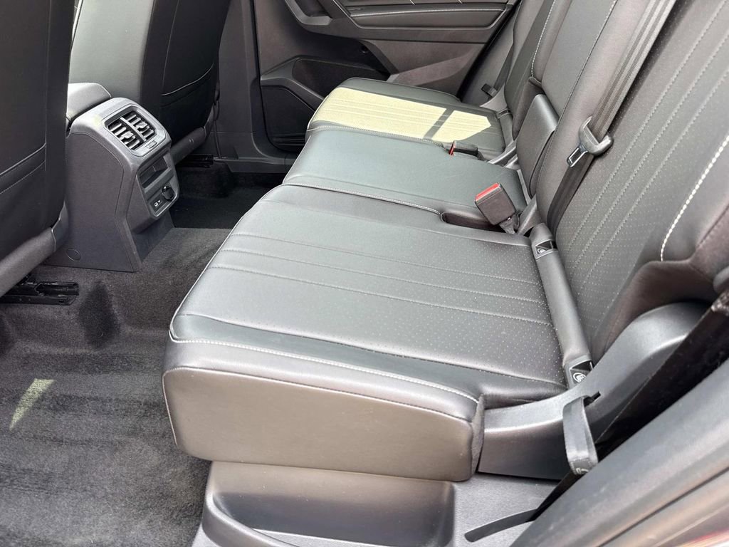 Used 2023 Volkswagen Tiguan SE R-Line image 14