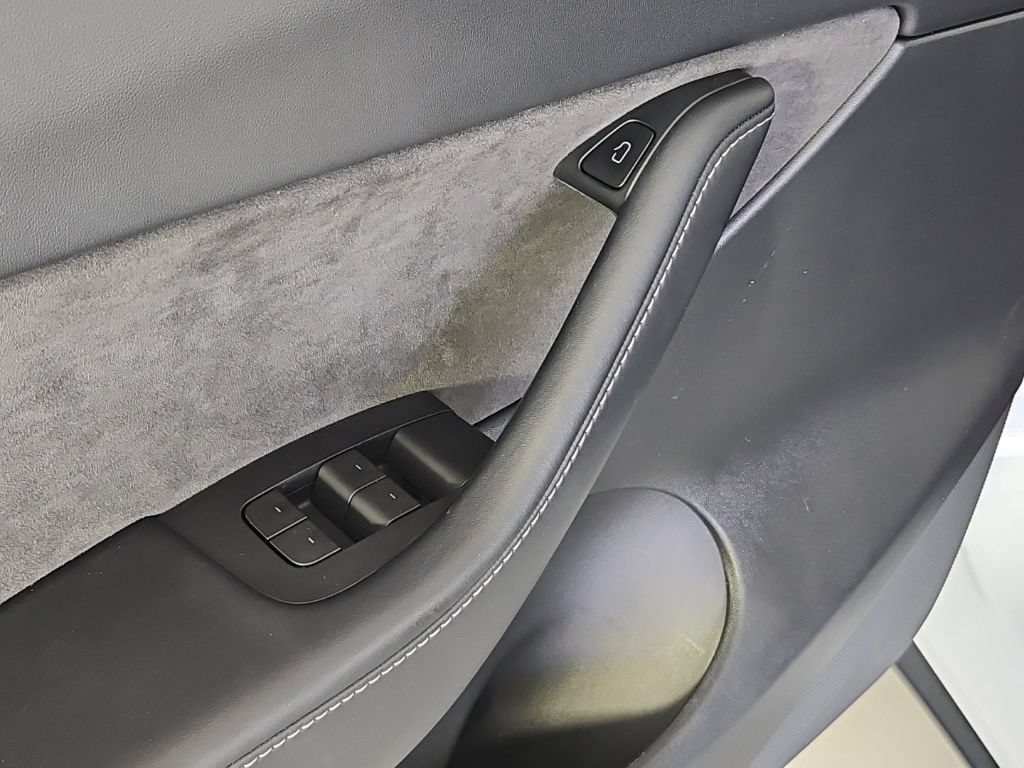 Used 2022 Tesla Model Y Long Range AWD/4WD image 12