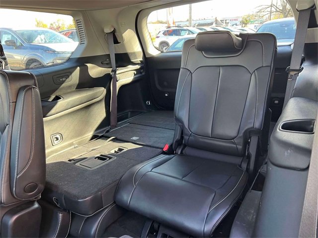 Used 2022 Jeep Grand Cherokee L Limited w/ Black Appearance Package image 14