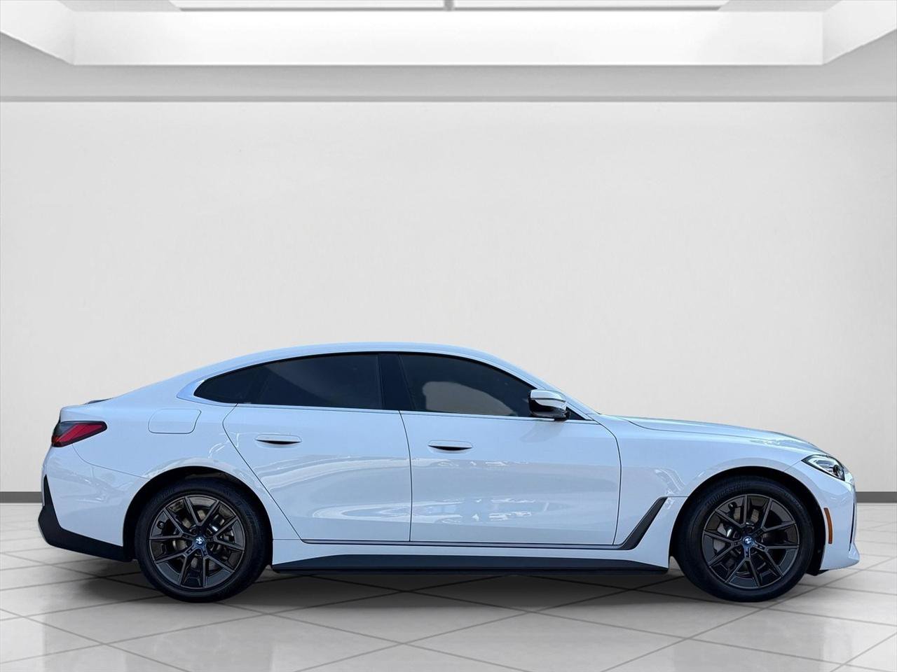 Used 2023 BMW i4 eDrive35 w/ Premium Package RWD image 6