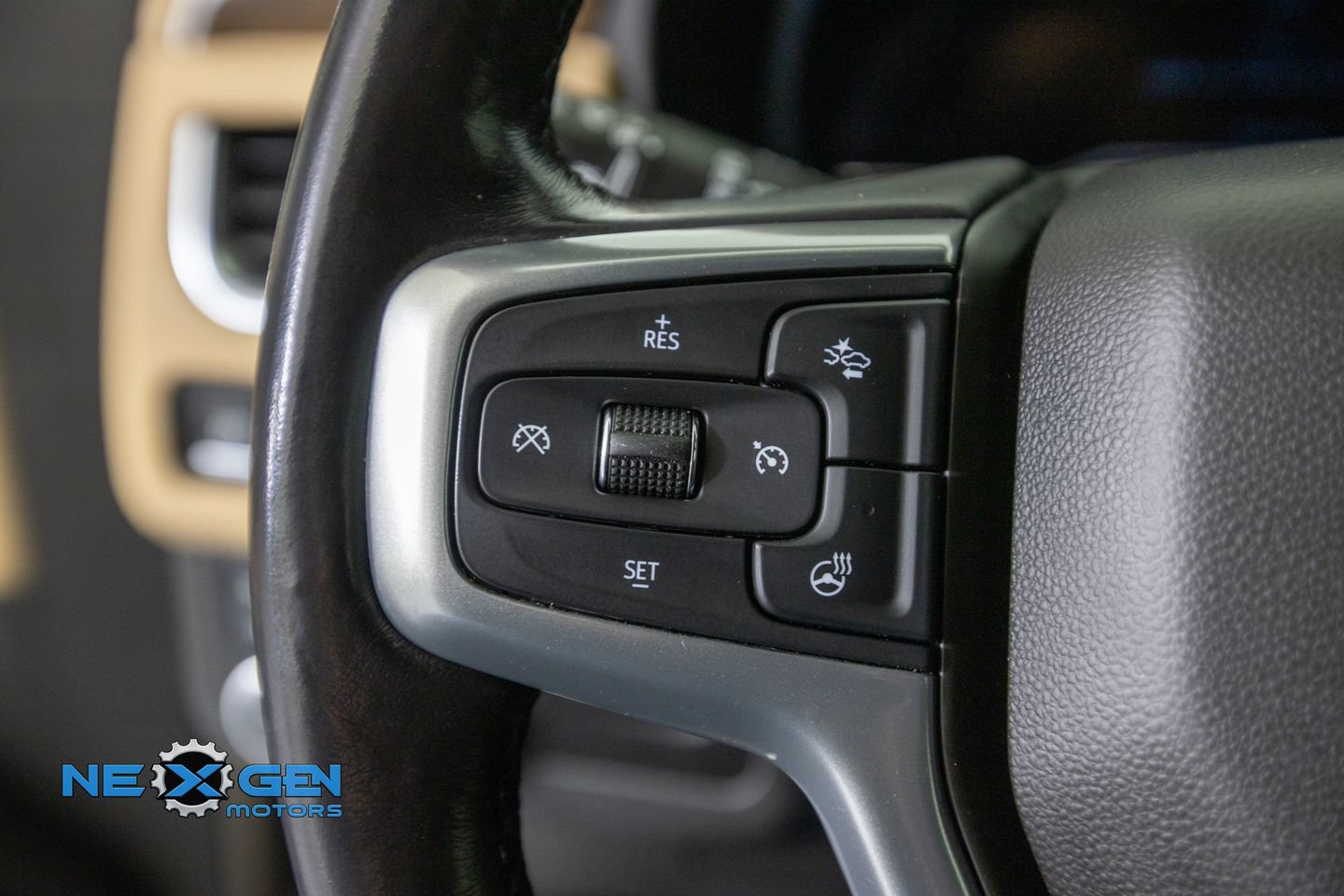 Used 2022 Chevrolet Suburban Premier AWD/4WD image 14