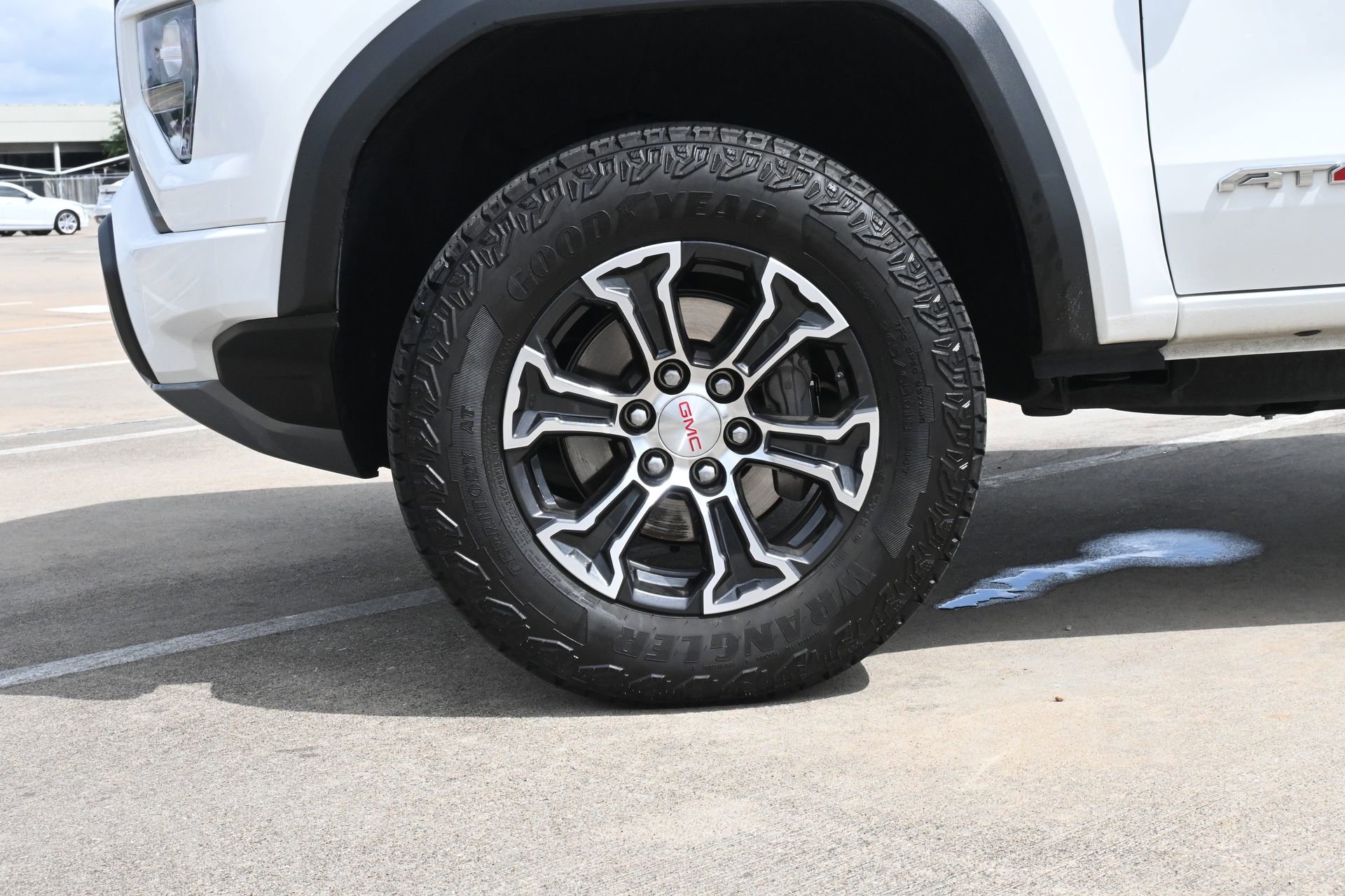 Used 2024 GMC Canyon AT4 w/ Technology Package AWD/4WD image 29