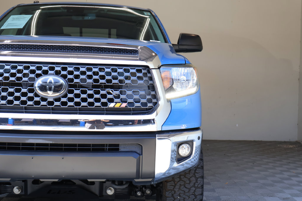 Used 2019 Toyota Tundra SR5 w/ Convenience Package AWD/4WD image 5