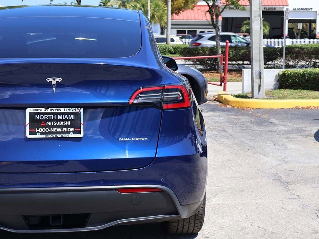 Used 2022 Tesla Model Y Long Range image 15