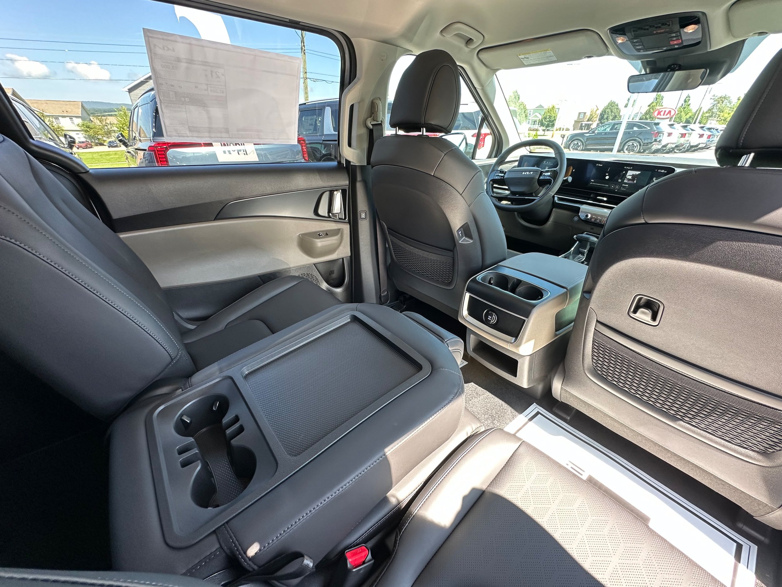 New 2027 Kia Carnival FWD image 15