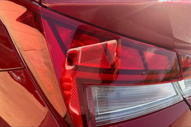 New 2025 Hyundai Elantra Limited image 24