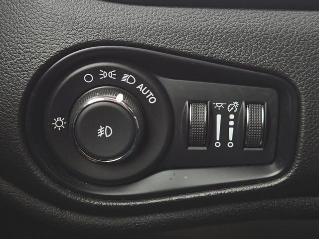 Used 2022 Jeep Renegade Trailhawk w/ Trailer Tow Group image 25