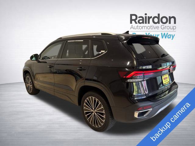 Used 2025 Volkswagen Taos SE FWD image 3