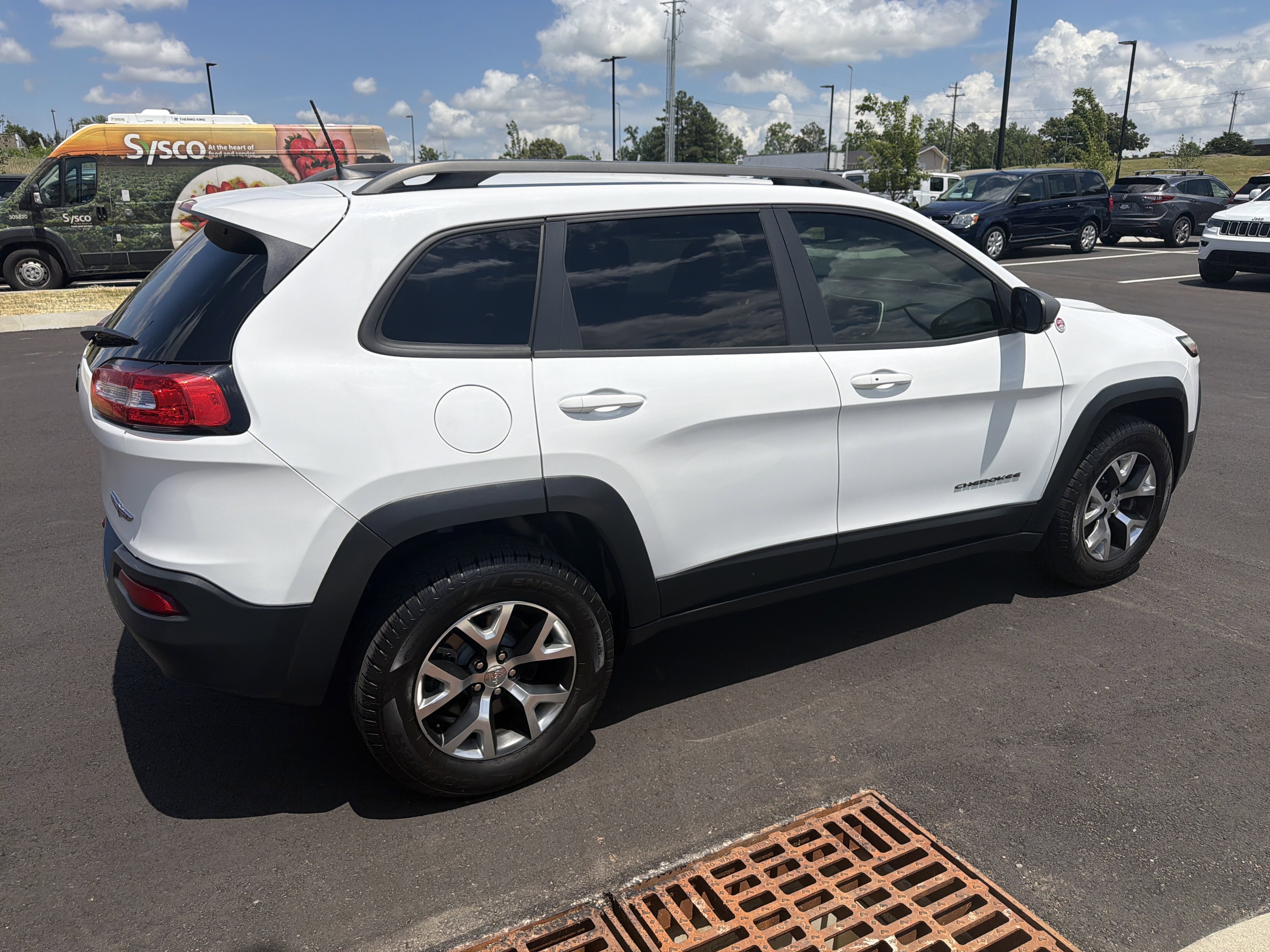 Used 2016 Jeep Cherokee Trailhawk w/ Comfort/Convenience Group AWD/4WD image 8