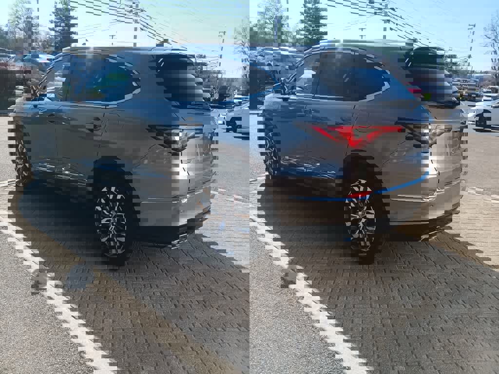 Used 2023 Acura MDX SH-AWD w/ Technology Package image 4