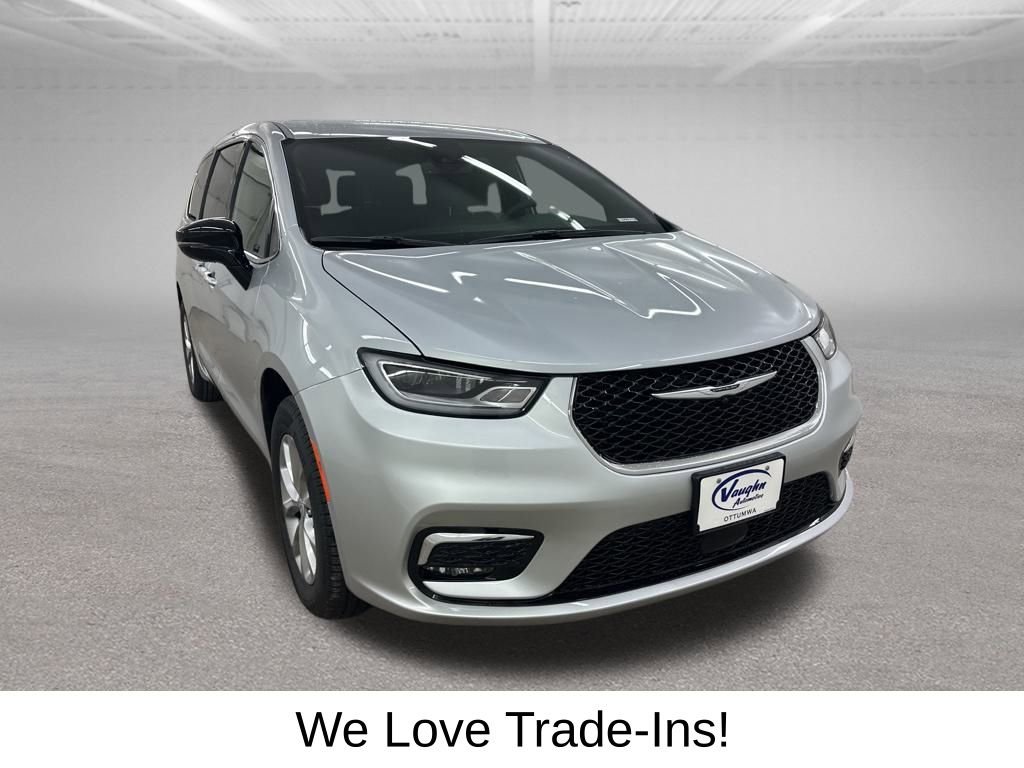 New 2026 Chrysler Pacifica Select video 2