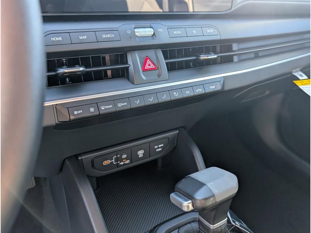 New 2025 Kia K4 LXS image 21