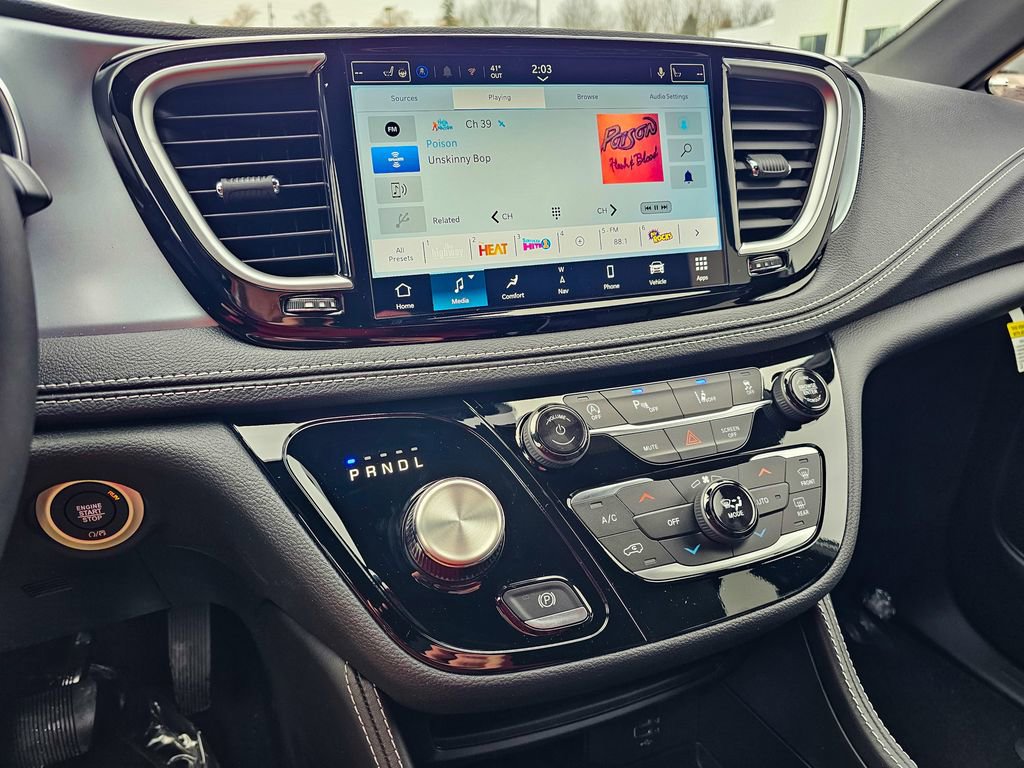 New 2026 Chrysler Pacifica Limited image 23