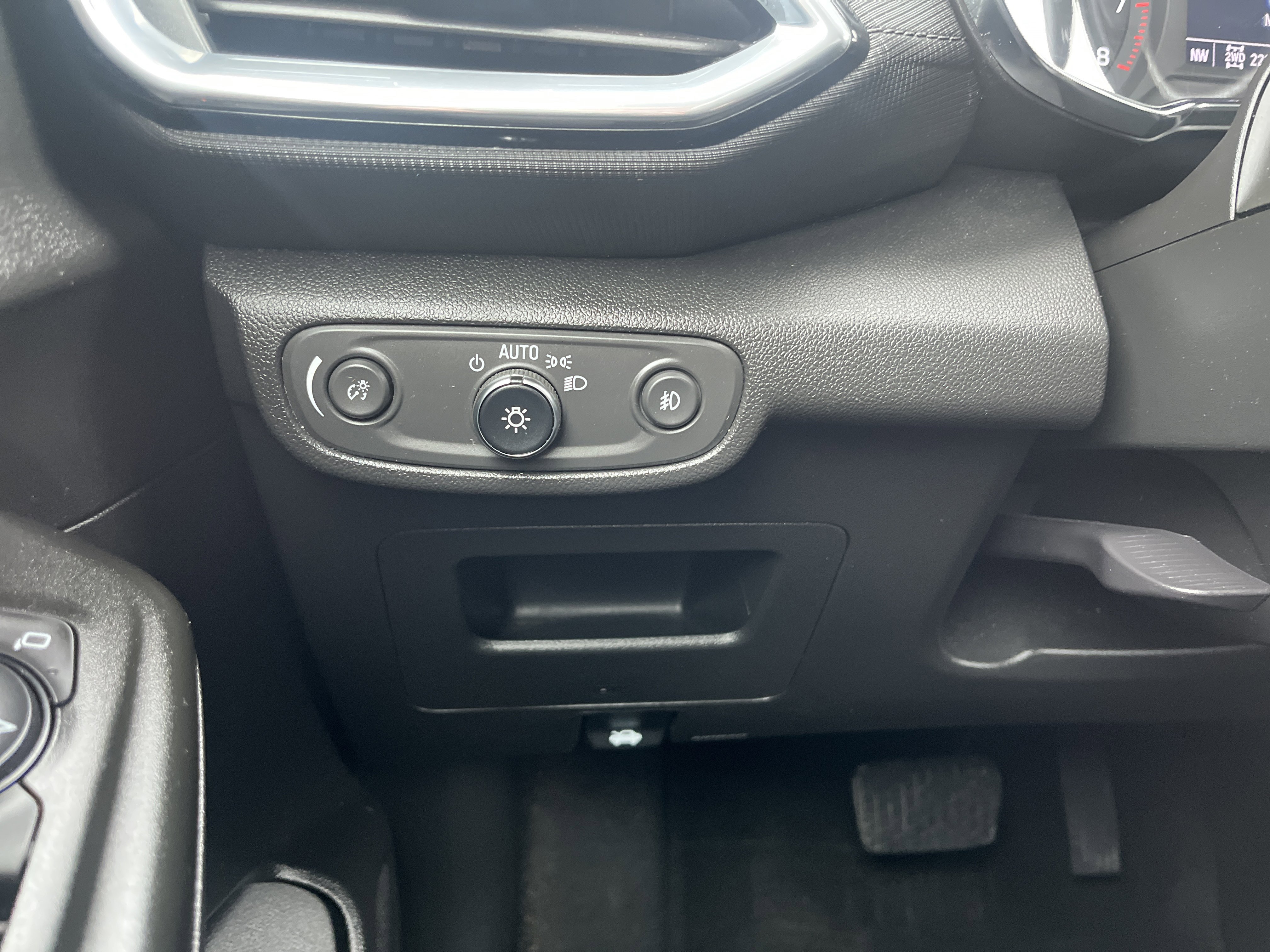 Used 2022 Chevrolet TrailBlazer LT w/ Convenience Package image 21