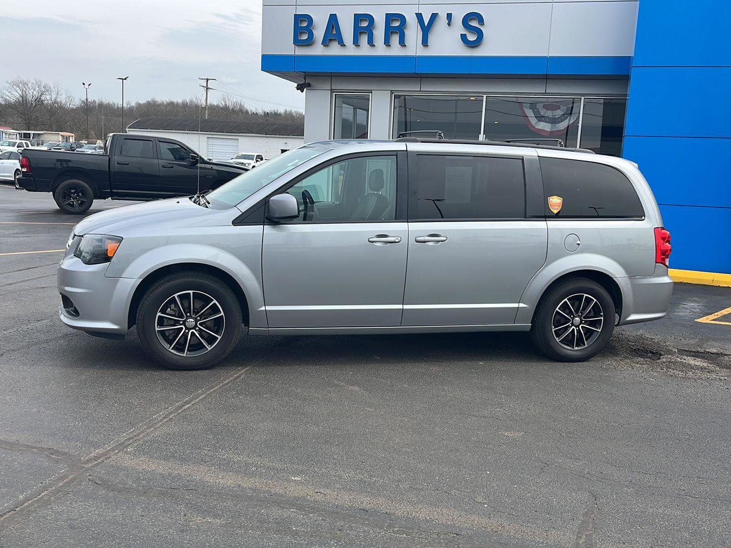 Used 2018 Dodge Grand Caravan GT FWD image 3