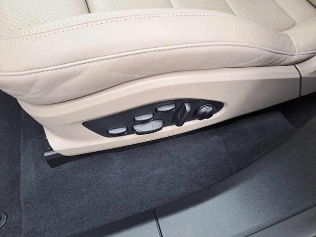 Certified 2024 Porsche Macan 4 Electric image 23