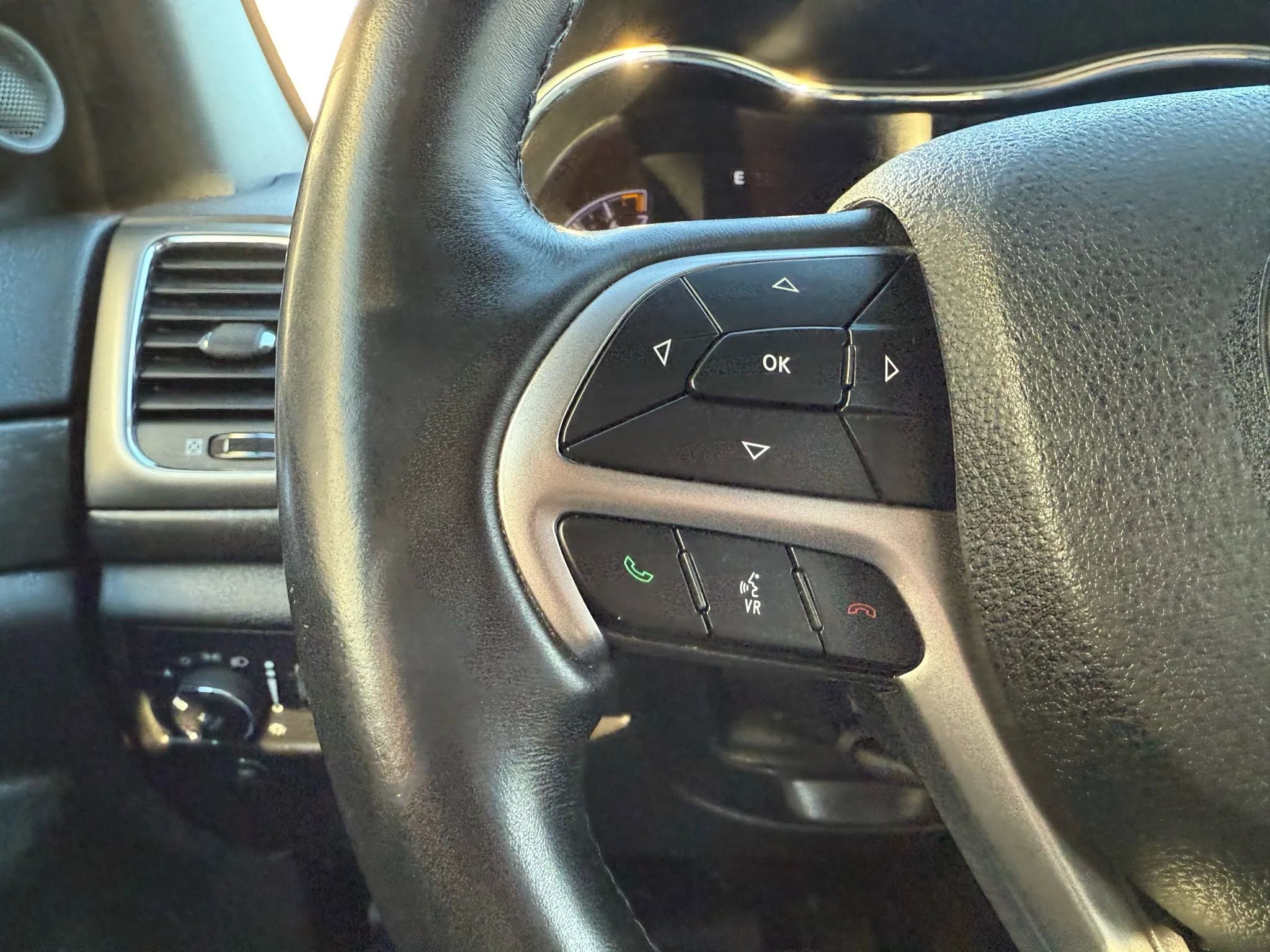 Used 2018 Jeep Grand Cherokee Altitude image 20