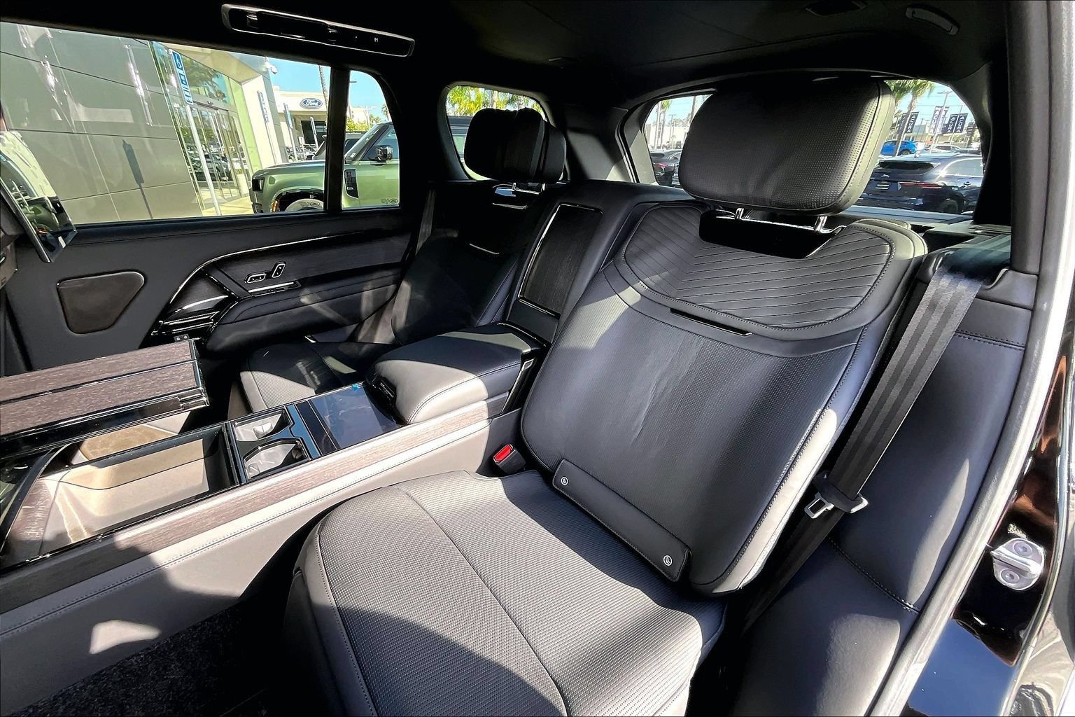 New 2026 Land Rover Range Rover Long Wheel Base SV AWD/4WD image 10