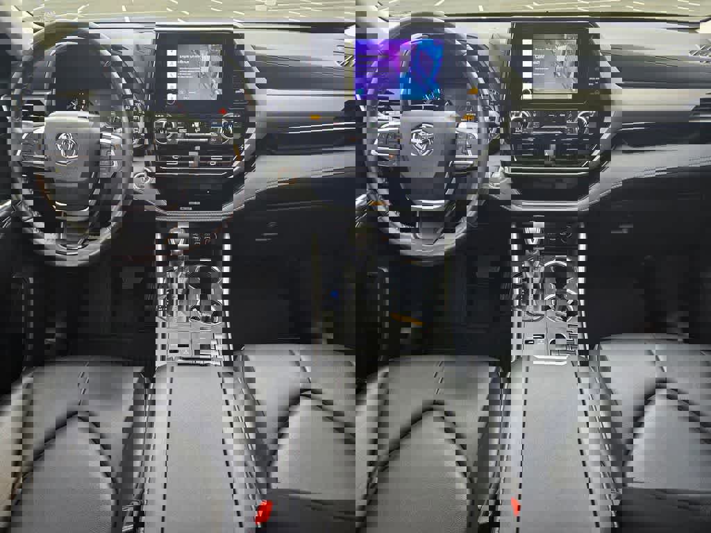 Used 2023 Toyota Highlander XLE image 9