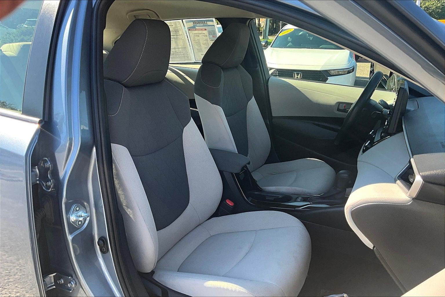 Used 2022 Toyota Corolla LE FWD image 7