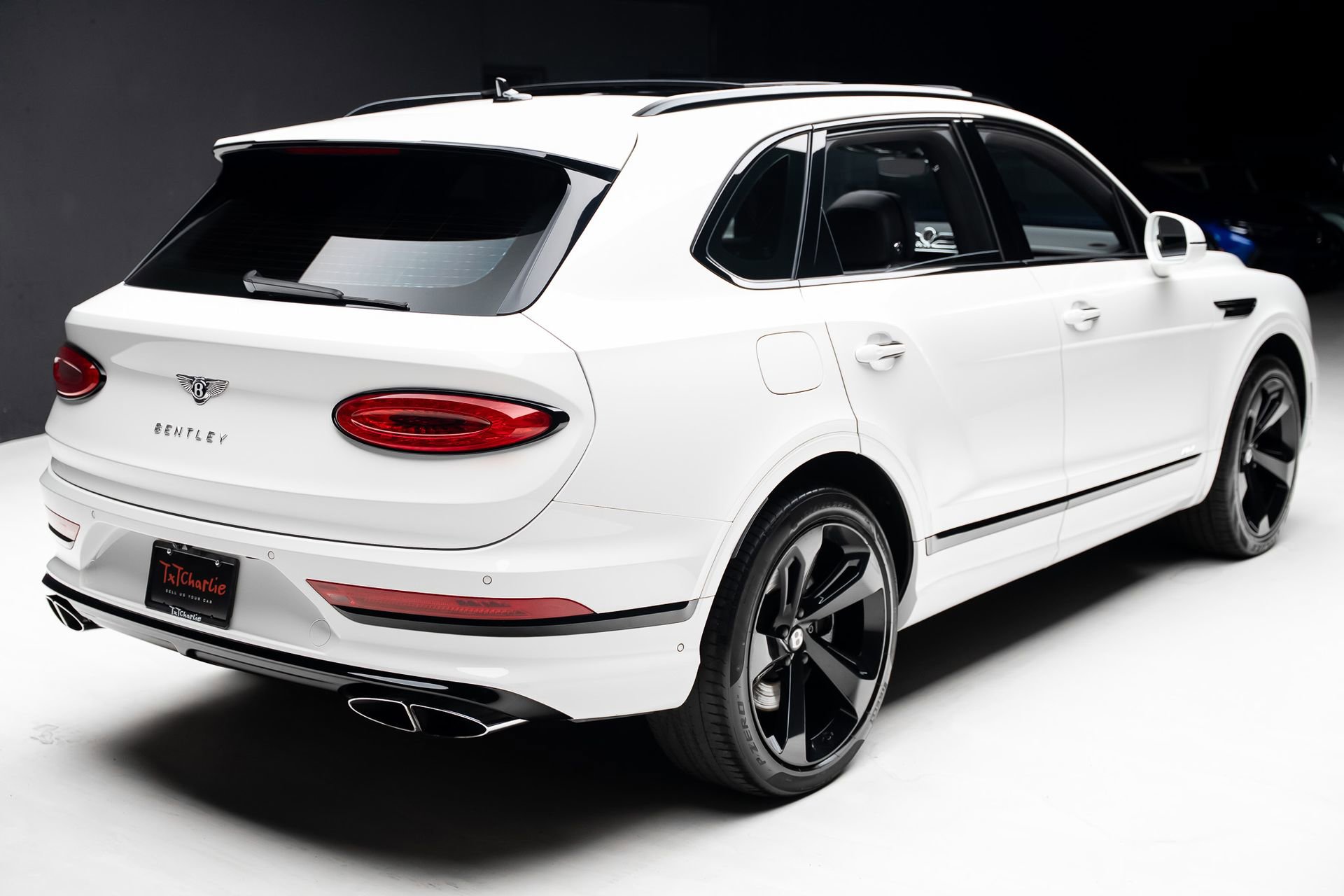 Used 2021 Bentley Bentayga Plug-In Hybrid AWD/4WD image 32