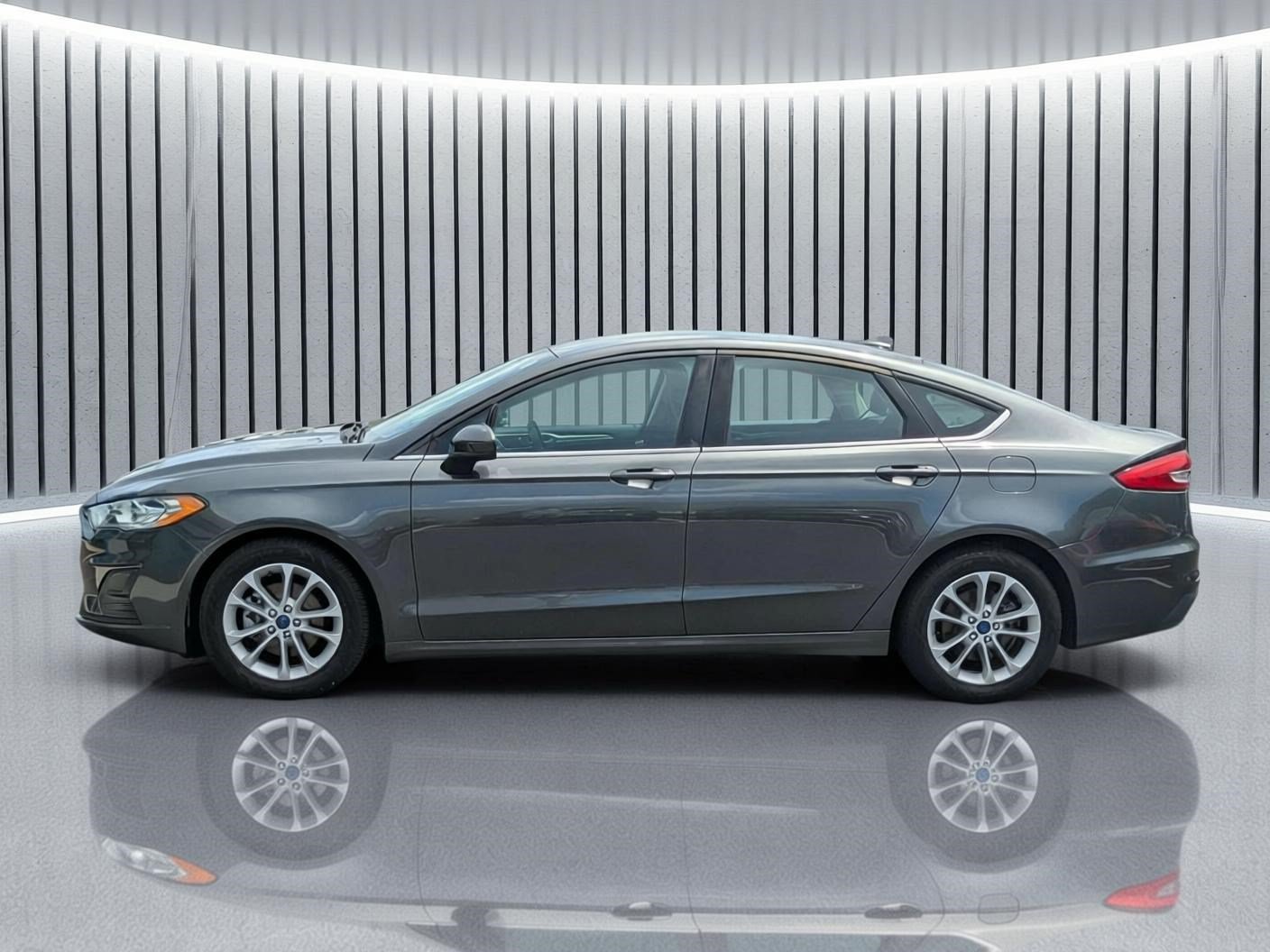 Used 2020 Ford Fusion SE FWD image 9
