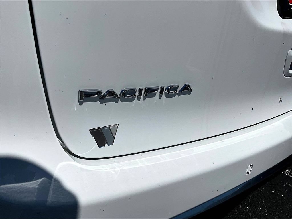 New 2027 Chrysler Pacifica Select w/ Family Tech Group AWD/4WD image 13