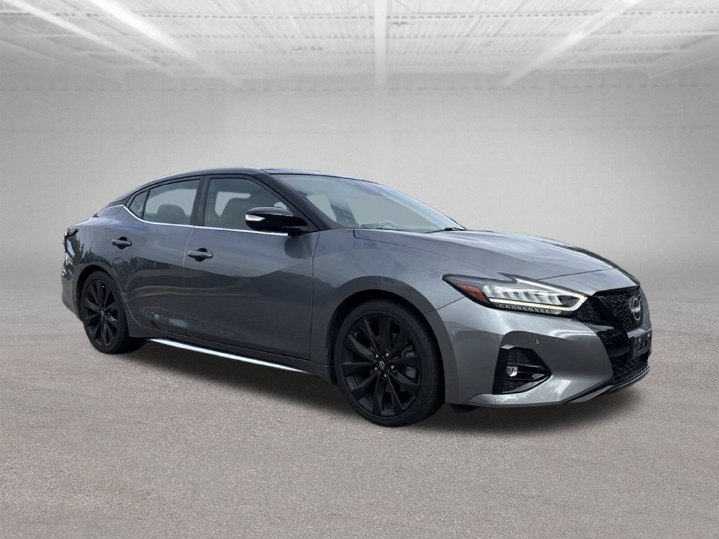 Used 2023 Nissan Maxima SR w/ Sport Mat Group FWD image 2