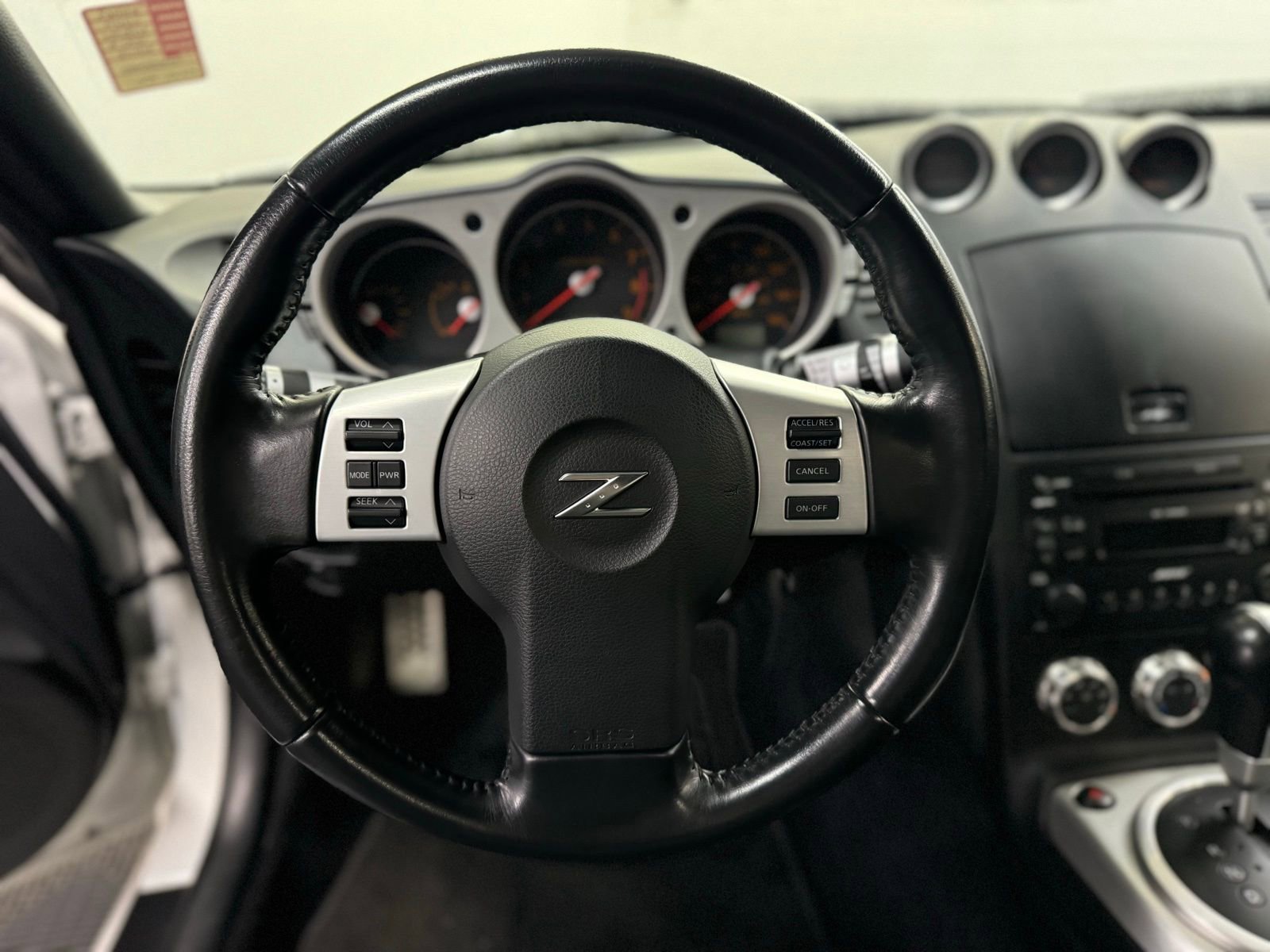 Used 2009 Nissan 350Z Touring image 14