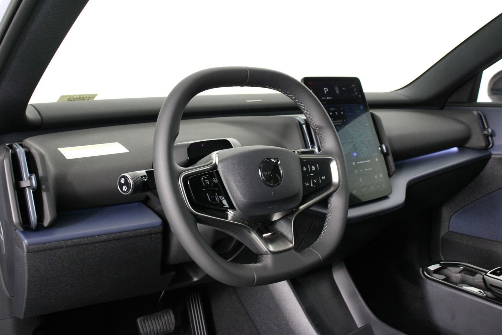 New 2026 Volvo EX30 Plus AWD/4WD image 8
