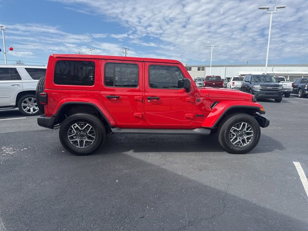 Used 2025 Jeep Wrangler Sahara image 4