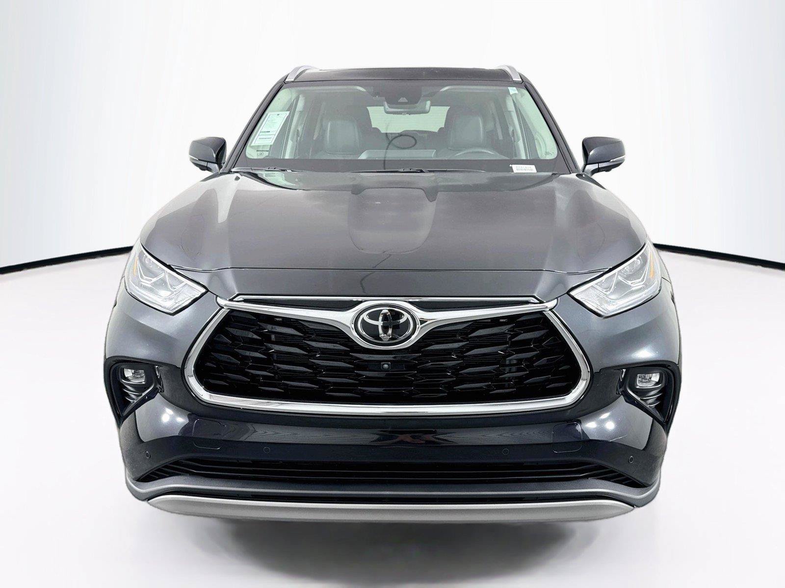 Certified 2025 Toyota Highlander Platinum AWD/4WD image 9