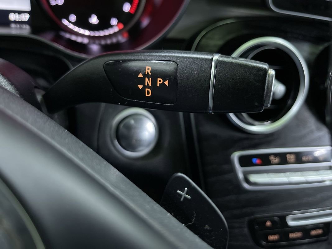 Used 2019 Mercedes-Benz GLC 300 4MATIC w/ Premium Package image 24