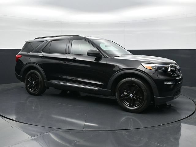Used 2023 Ford Explorer XLT w/ Equipment Group 202A AWD/4WD image 3