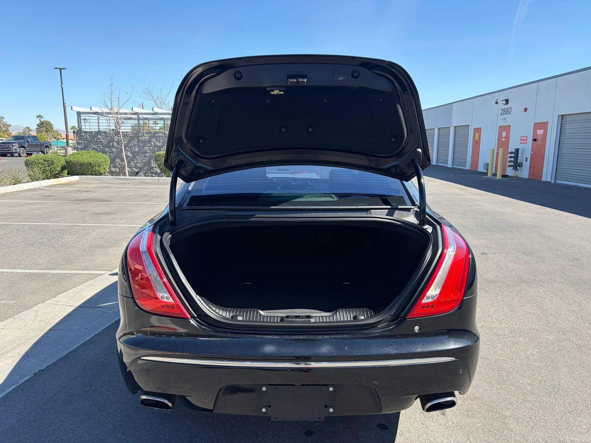 Used 2015 Jaguar XJ AWD image 9