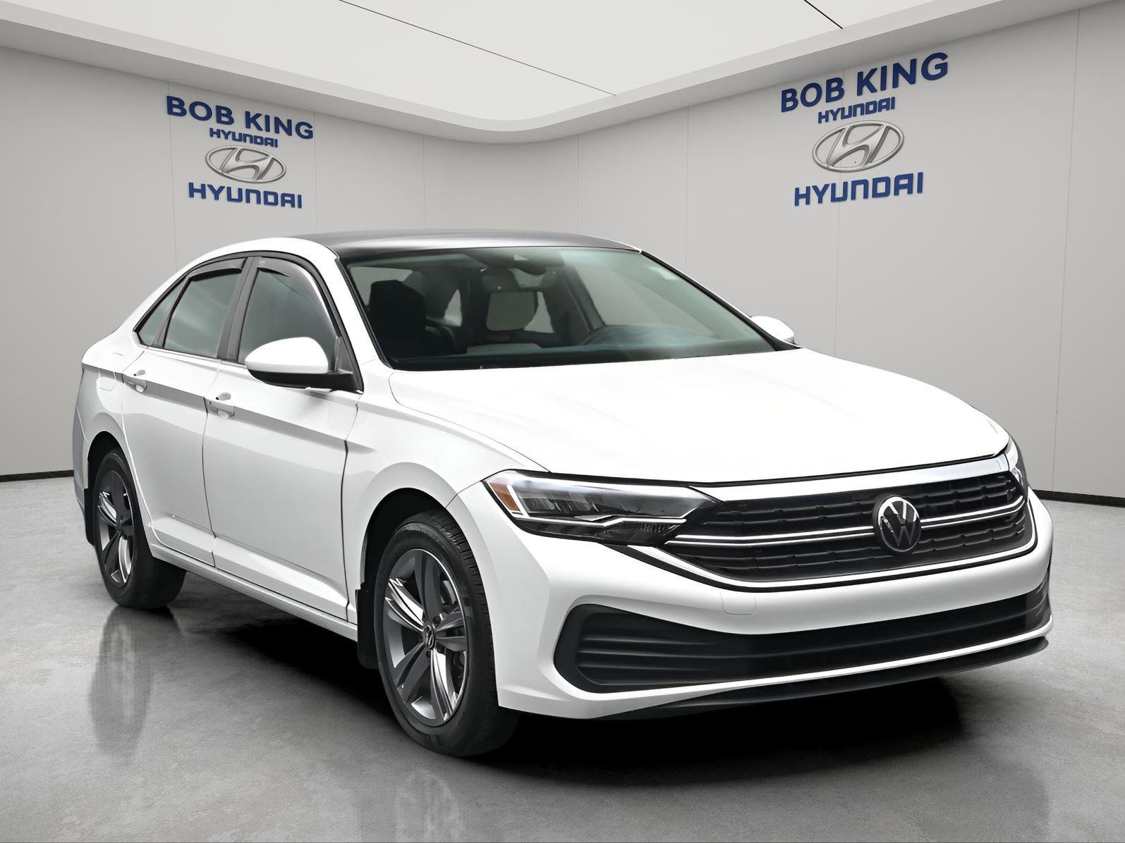 Used 2023 Volkswagen Jetta SE image 16