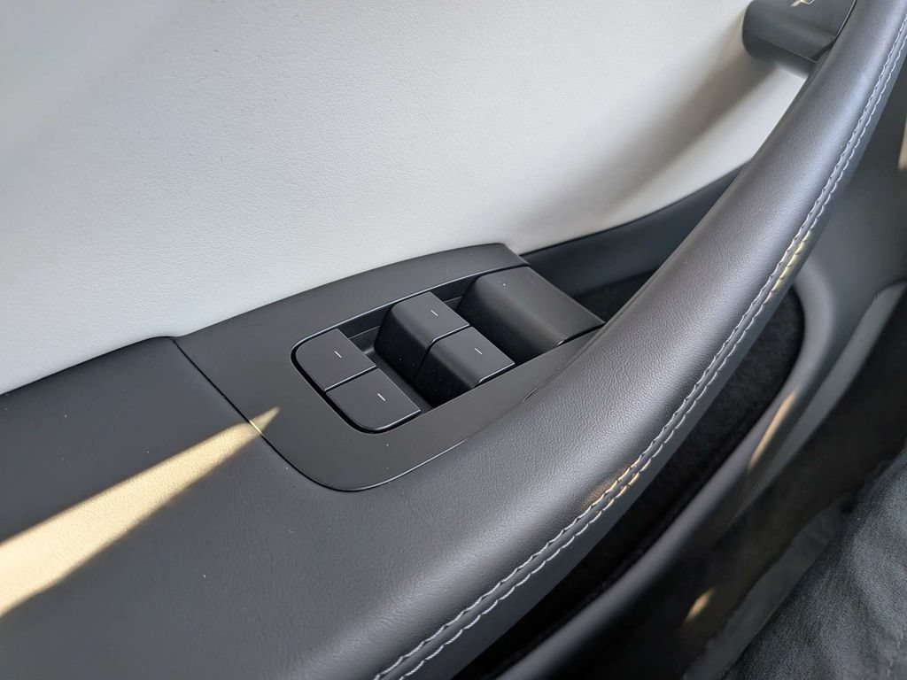 Used 2025 Tesla Model 3 Long Range RWD image 27