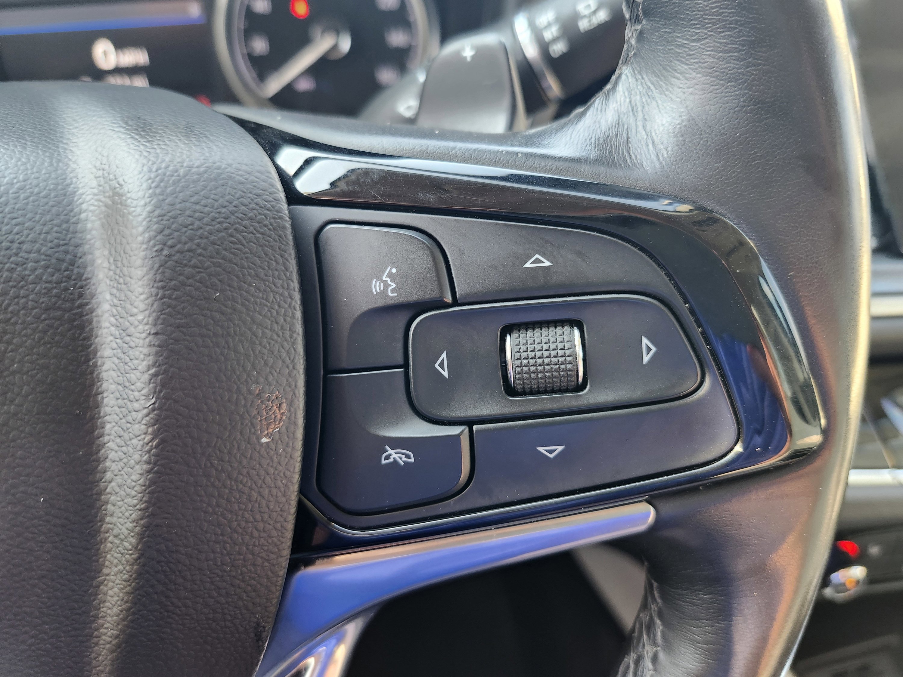 Used 2023 Buick Enclave Essence w/ Experience Buick Package image 13